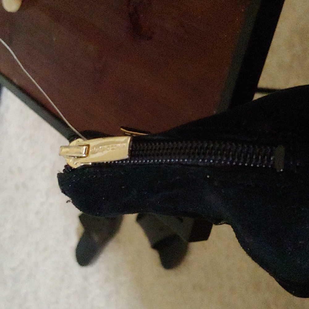 Shoes - Picture 4 of 6